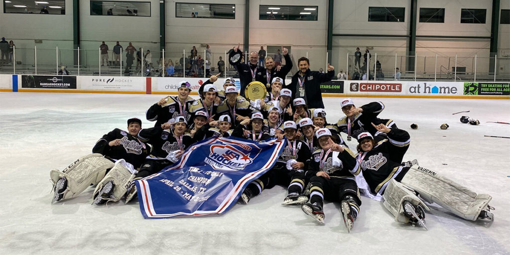 The HoneyBaked 15-only team poses for a team photo after winning the 2021 USA Hockey Nationals tournament.