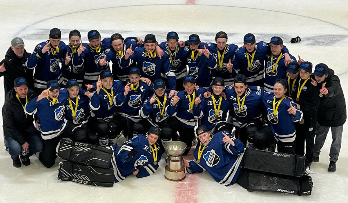 2008 Swedish-born youth hockey team Nacka HK celebrated winning the 2023 Uplandia Trophy